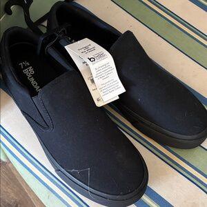 Women’s Slip-On Canvas Sneaker in Black - Size 7 1/2